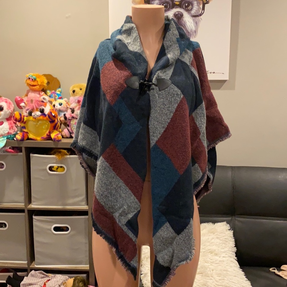 Neiman Marcus Super Soft Knit Cozy Fringe Poncho Cape Wrap Sweater Small